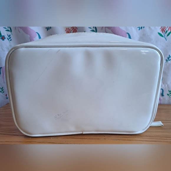 Burberry Parfums The Beat White Patent Multi Pocket Cosmetic Makeup Beauty Bag - Picture 2 of 11